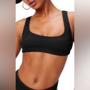 Good American Black Ribbed Sports Bra